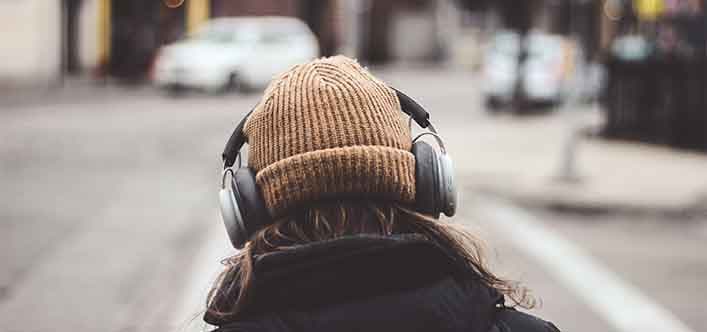 Noise-cancelling headphones